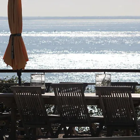 La Brise فندق مبيت وإفطار *